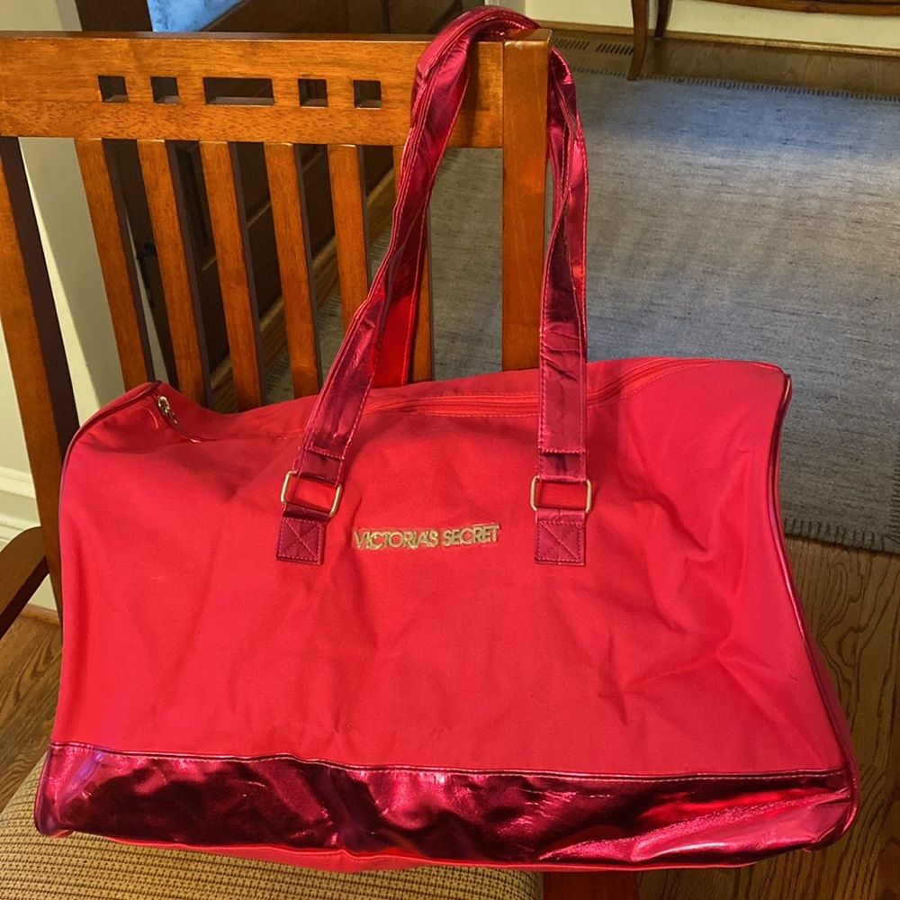 VICTORIA’S SECRET large duffel bag - NWT